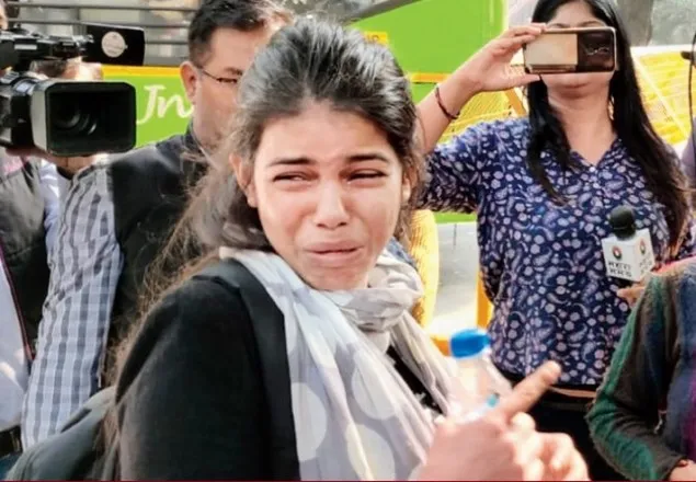 ‘ভারতে নিরাপদ নই’ লিখে প্রতিবাদ, কলেজ ছাত্রীকে থানায় নিয়ে নির্যাতন 