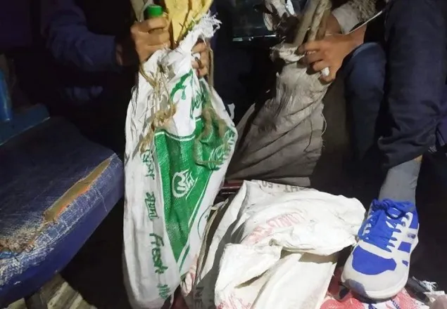 চট্টগ্রাম বিশ্ববিদ্যালয়ে পুলিশের তল্লাশি, দেশীয় অস্ত্র উদ্ধার