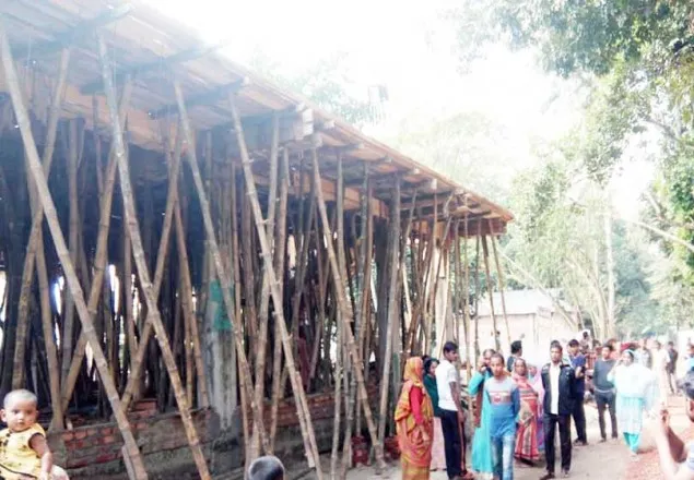 পলাশবাড়ীতে আদালতের নিষেধাজ্ঞা উপেক্ষা করে ভবন নির্মাণ
