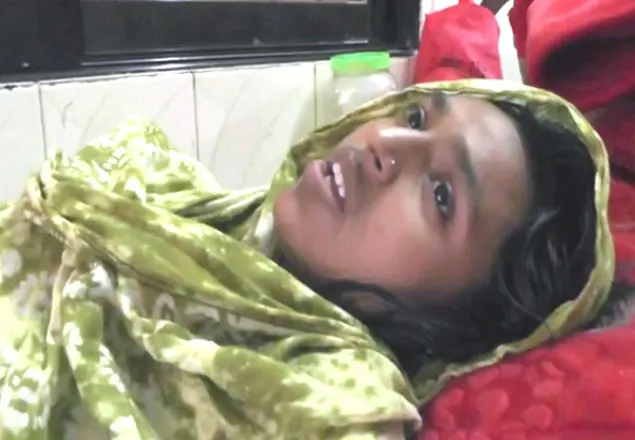 মধ্যরাতে দরজা ভেঙে ঘরে ঢুকে নববধূর সঙ্গে এসআইয়ে কাণ্ড