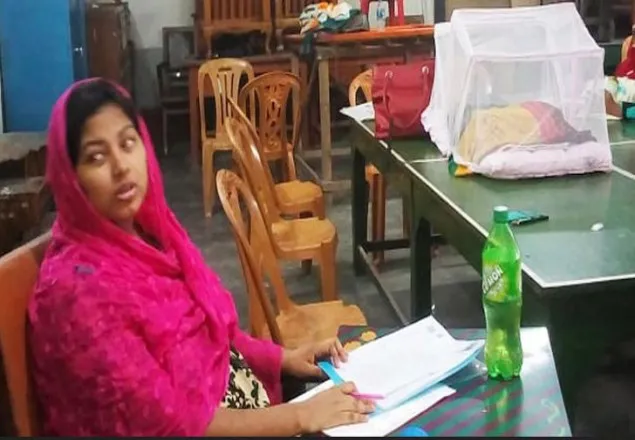 দেবহাটায় ৫ দিনের সন্তান সঙ্গে নিয়ে পরীক্ষা দিচ্ছেন মা