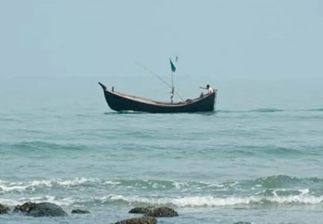 সেন্টমার্টিন এলাকা থেকে ১৭ বাংলাদেশিকে ধরে নিয়ে গেছে মিয়ানমার