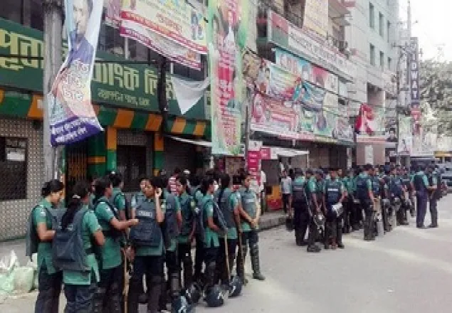 নয়াপল্টনে বিএনপি অফিসের সামনে অতিরিক্ত পুলিশ