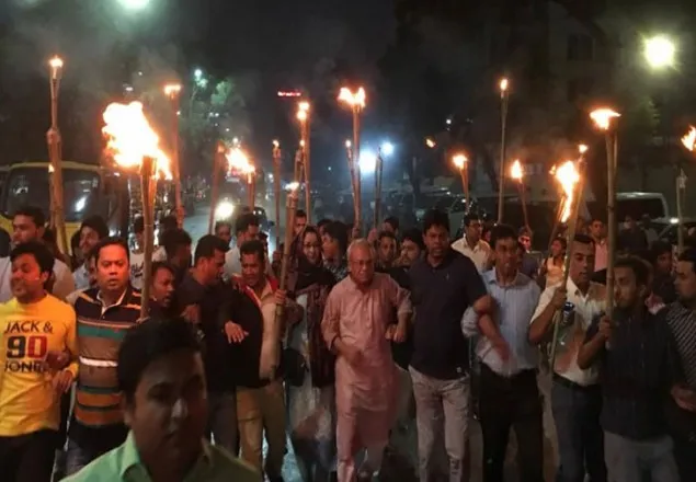 খালেদা জিয়ার মুক্তির দাবিতে রাজধানীতে মশাল মিছিল