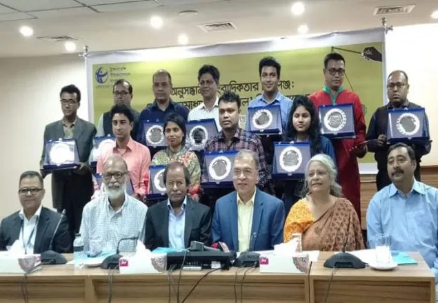 অনুসন্ধানী সাংবাদিকতায় টিআইবি পুরস্কার পেলেন ১০ গণমাধ্যমকর্মী