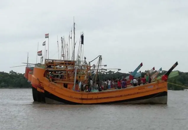 বাংলাদেশে ঢুকে মাছ শিকার, ১৪ ভারতীয় জেলে আটক