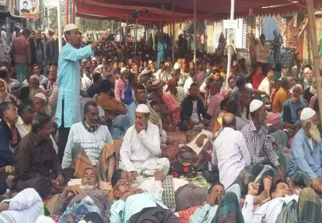 আমরণ অনশন অব্যাহত রেখেছে পাটকল শ্রমিকরা