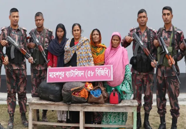 ঝিনাইদহে অনুপ্রবেশের সময় ৪ নারী আটক