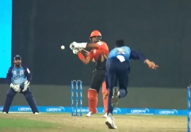 কুমিল্লার বিপক্ষে উড়ে গেল রংপুর