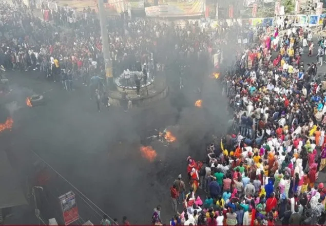 অগ্নিগর্ভ আসাম, সেনা-কার্ফু, ত্রিপুরায় প্রতিরোধ 