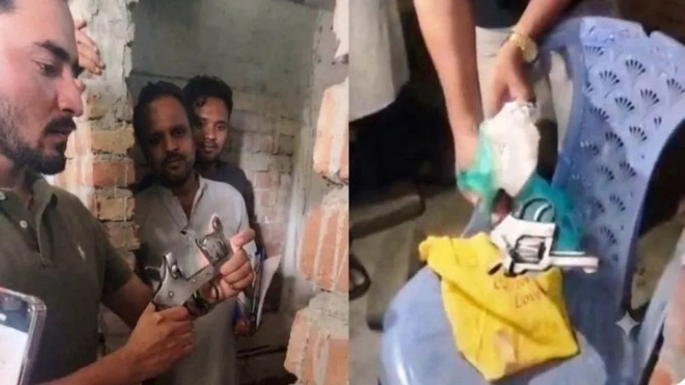 আশুলিয়ায় ‘মেইড ইন পাকিস্তান’ লেখা পিস্তল উদ্ধার