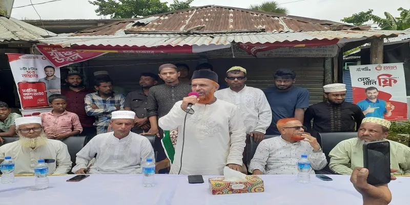 কুমিল্লায় বানভাসীদের মধ্যে ত্রাণ-সামগ্রী বিতরণ করেন জামায়াত