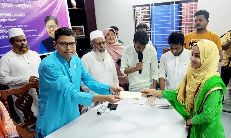 ২৫ হাজার স্মার্ট নারী উদ্যোক্তা তৈরি করা হবে: পলক