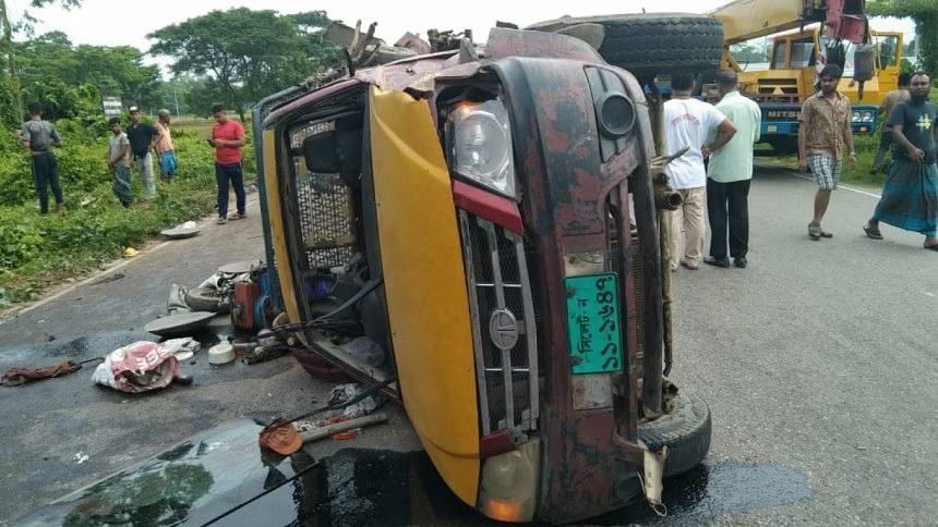 Death toll rises to 14 in Sylhet truck-pickup van collision