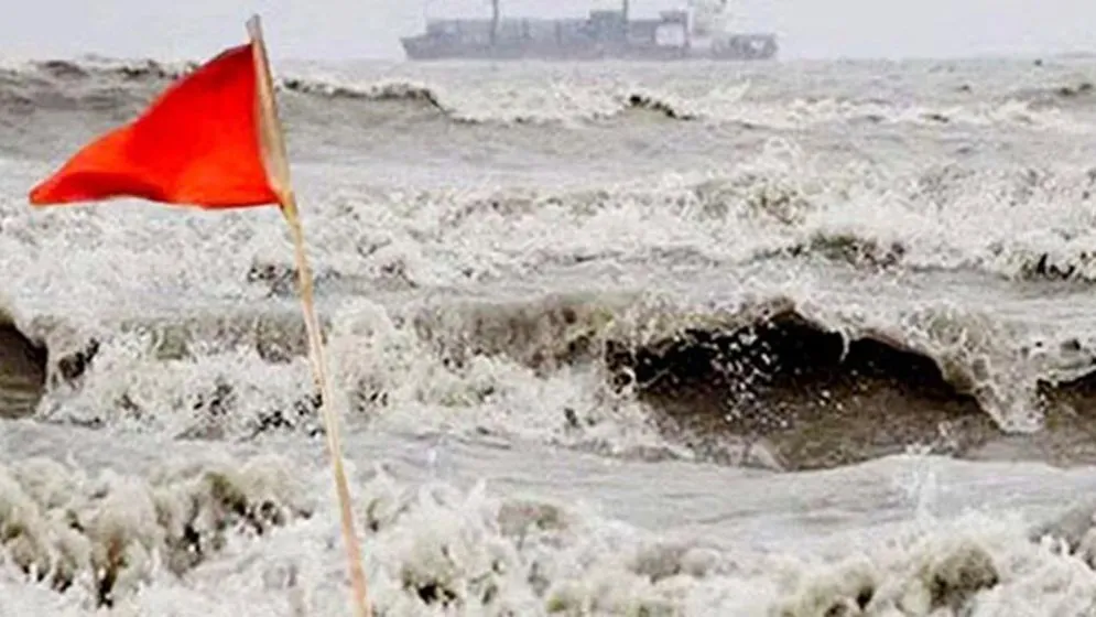 সমুদ্রবন্দরে ৩ নম্বর সতর্কতা সংকেত