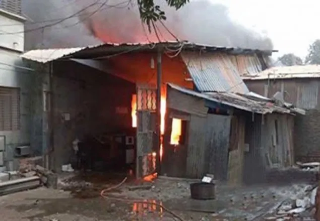 কেরানীগঞ্জে আগুনের ঘটনায় দুটি তদন্ত কমিটি
