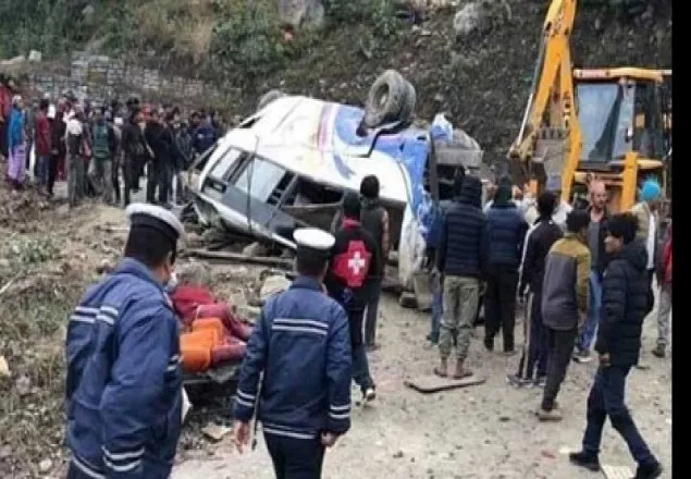 নেপালে যাত্রীবাহী বাস খাদে পড়ে ১৪ জন নিহত