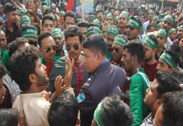  নারায়ণগঞ্জে খালেদা জিয়ার মুক্তি র‍্যালিতে বাধা, পুলিশ পরিদর্শক লাঞ্ছিত