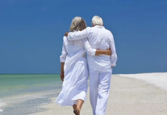 পুরুষদের চাইতে নারীরা দীর্ঘ আয়ু বেশি পায় কেন?