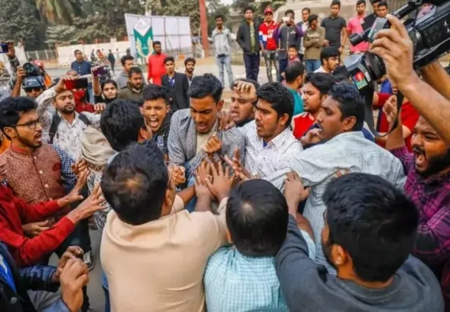 ডাকসুর ভিপি নুরের ওপর হামলা