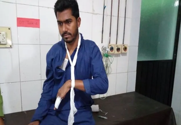 এবার ভিপি নুরের দুই আঙুল ভেঙে গেছে