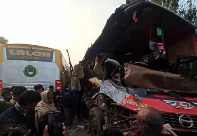 রাজবাড়ীতে দুই বাসের মুখোমুখি সংঘর্ষে নিহত ৫