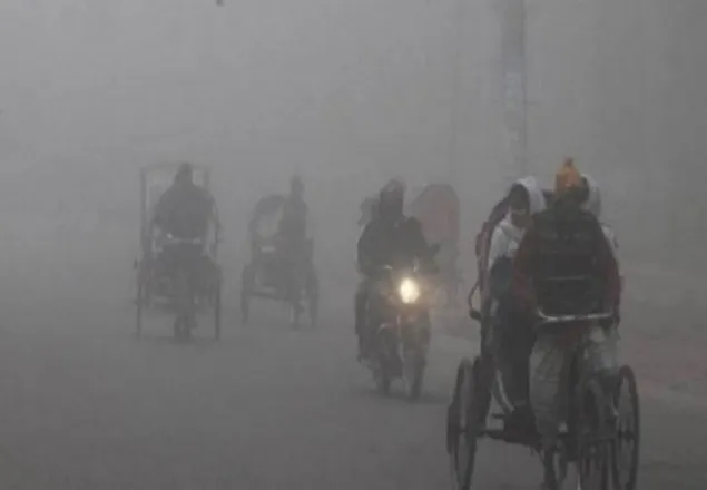 হঠাৎ শীতে কাঁপছে রাজধানী