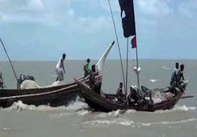 পদ্মায় ট্রলার ডুবিতে নিখোঁজ ৪ শ্রমিক