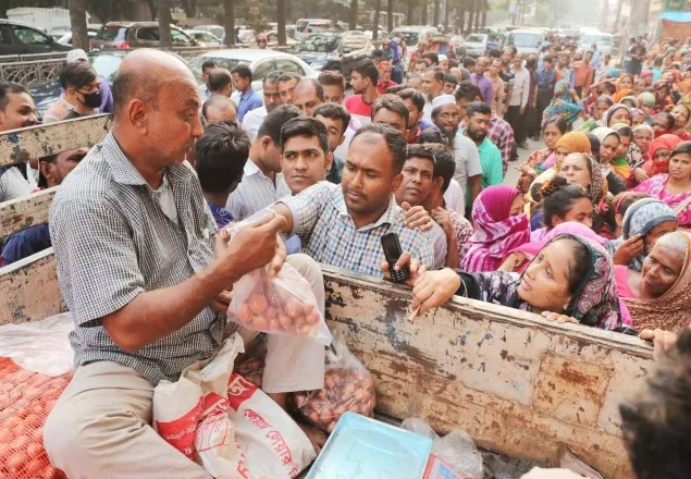 ১০ টাকা কমিয়ে টিসিবির পেঁয়াজ এখন ৩৫ টাকা