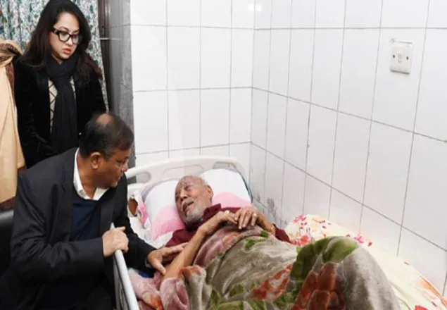 এটিএম শামসুজ্জামানকে দেখতে হাসপাতালে তথ্যমন্ত্রী