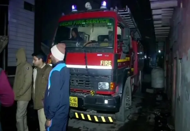 দিল্লিতে কাপড়ের গুদামে অগ্নিকাণ্ডে নিহত ৯