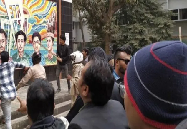 ফের সংঘর্ষের আশঙ্কায় থমথমে ঢাবি