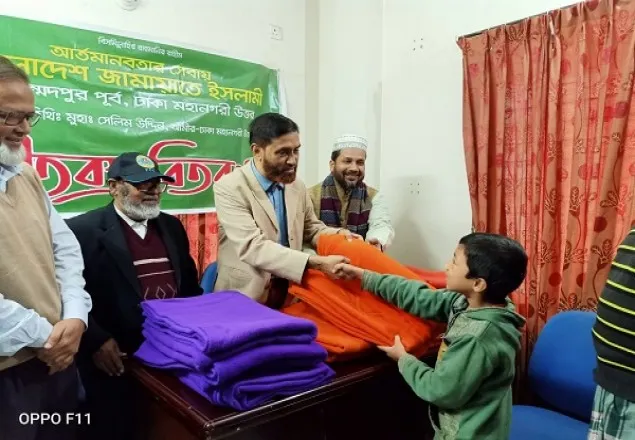 রাজধানীতে ছিন্নমূলের মাঝে জামায়াতের শীতবস্ত্র বিতরণ