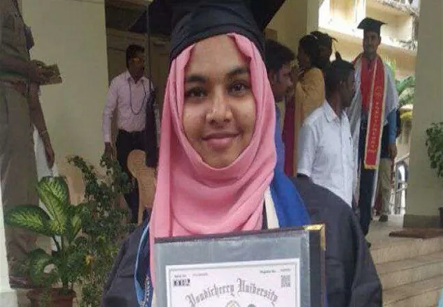 ভারতে হিজাব পরায় সমাবর্তন অনুষ্ঠানে প্রবেশ নিষেধ করা হলো