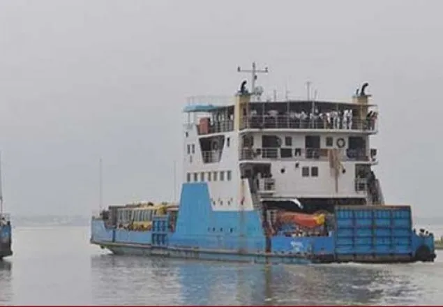১০ ঘণ্টা পর পাটুরিয়া-দৌলতদিয়ায় ফেরি চলাচল শুরু