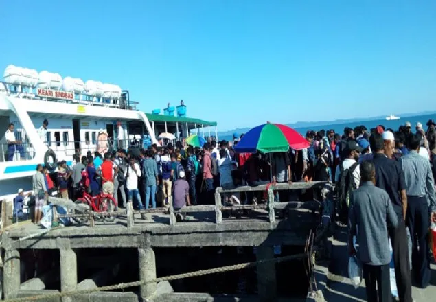 টানা ছুটিতে সেন্ট মার্টিনে পর্যটকের ঢল