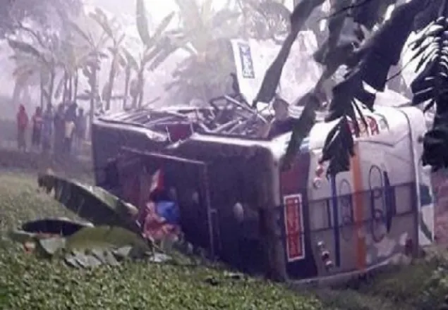 কিশোরগঞ্জে ঘন কুয়াশায় বাস খাদে, নিহত ২