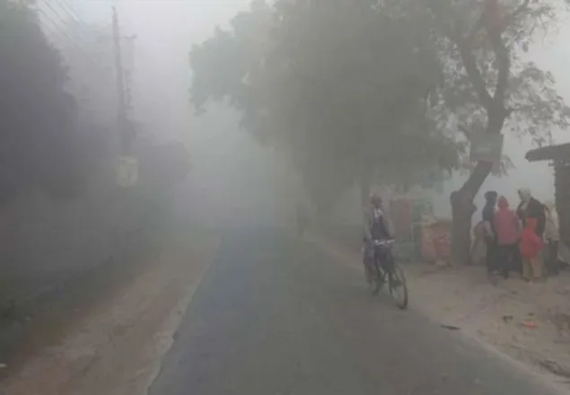 কনকনে শীতে কাঁপছে দেশ