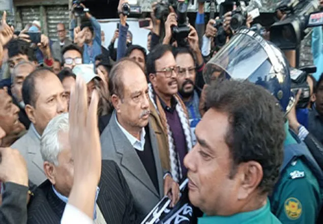 ঐক্যফ্রন্টের মিছিলে পুলিশের বাধা