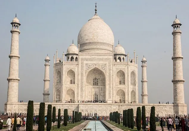 বিক্ষোভের কারণে ভারতের পর্যটন শিল্প ধস   