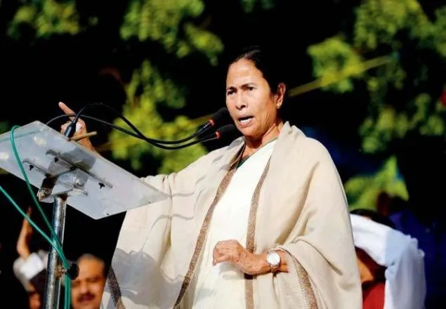 সবাই ঐক্যবদ্ধ হয়ে বিজেপিকে একা করে দিন: মমতা
