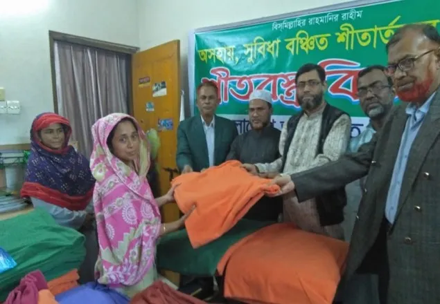 সামাজিক দায়বদ্ধতা থেকে শীতার্ত মানুষের পাশে থাকতে হবে: মঞ্জুরুল ইসলাম