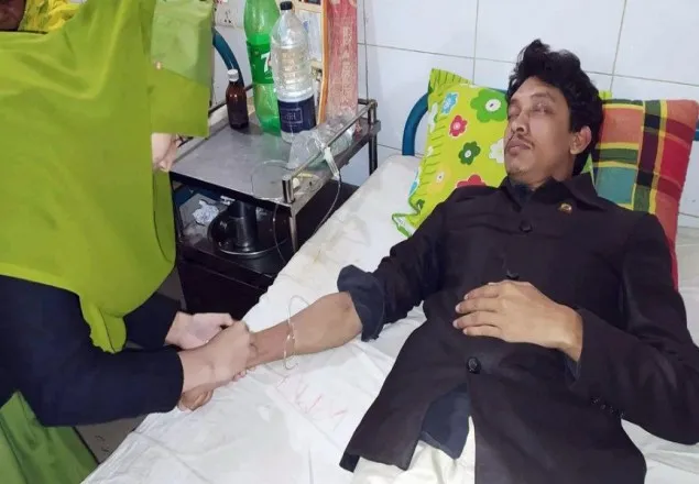 সিরাজগঞ্জে সাংবাদিককে পেটালেন স্বেচ্ছাসেবক লীগ নেতা