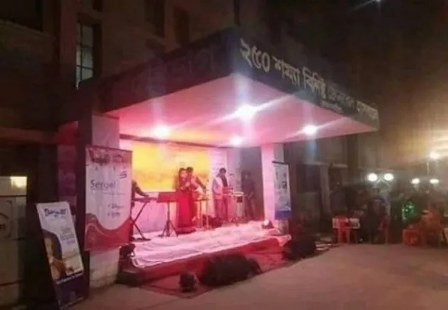 হাসপাতালে গানের আসর বসালেন চিকিৎসকরা