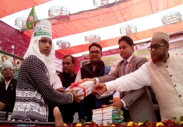 বিরামপুরে ৭০ হাজার শিক্ষার্থীর নতুন বই