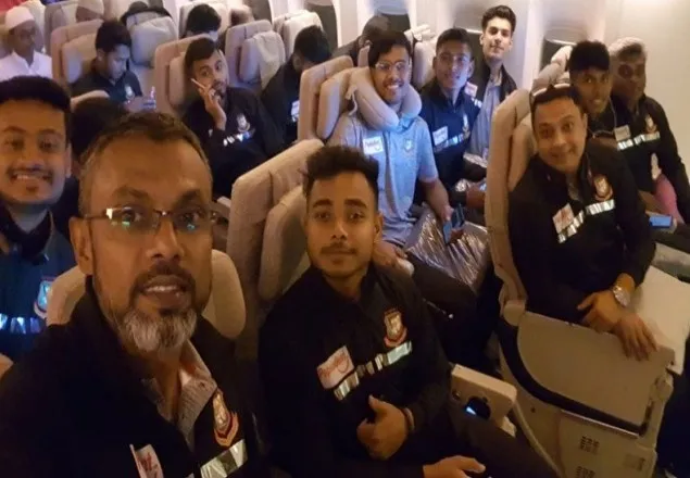 বিশ্বকাপ খেলতে দক্ষিণ আফ্রিকায় অনূর্ধ্ব-১৯ দল