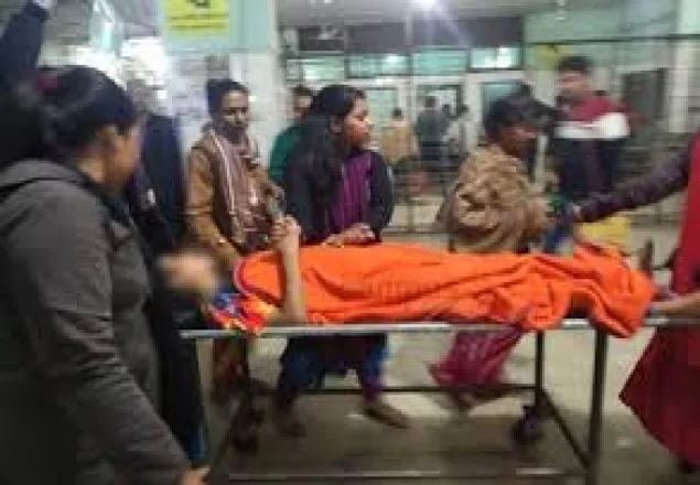 শাড়ি নিয়ে ছাত্রী হলে ছাত্রলীগের দুই গ্রুপের সংঘর্ষ