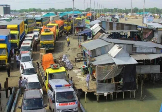 কাঁঠালবাড়ি-শিমুলিয়া রুটে শতাধিক গাড়ি আটকা