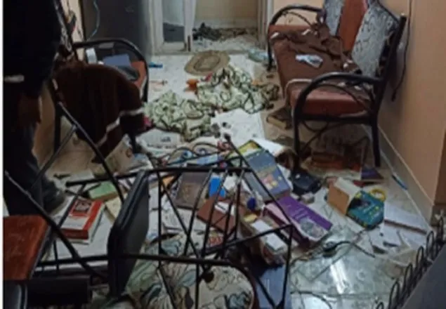 স্ত্রীর সামনে মদ খেয়ে ডাক্তারের আত্মহত্যা