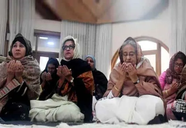 গণভবন থেকে মোনাজাতে অংশ নেন প্রধানমন্ত্রী
